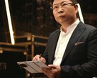 Mientras que el Mate XTs se lanzará antes que Apple's iPhone 17, el Samsung Galaxy tri-fold probablemente le seguirá a finales de septiembre. (Fuente de la imagen: Huawei)