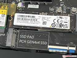 El GT77 tiene tres ranuras M.2-2280 (1x PCIe 5.0, 2x PCIe 4.0)