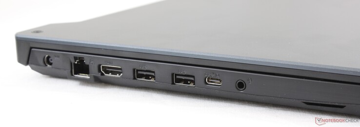 Izquierda: Adaptador AC, Gigabit RJ-45, HDMI 2.0b, 2x USB 3.0 Tipo-A, USB Tipo-C 3.2 Gen. 2 con DisplayPort 1.4, 3.5 mm combo audio