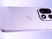 El OnePlus 15 en color púrpura niebla. (Fuente de la imagen: OnePlus, editado)