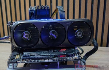 La medición del volumen de la Zotac Gaming GeForce RTX 4080 Super Trinity Black Edition