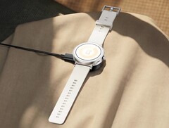 El Realme Watch S5 tiene un aspecto inusual gracias a su marco plano.