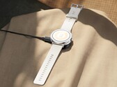 El Realme Watch S5 tiene un aspecto inusual gracias a su marco plano.