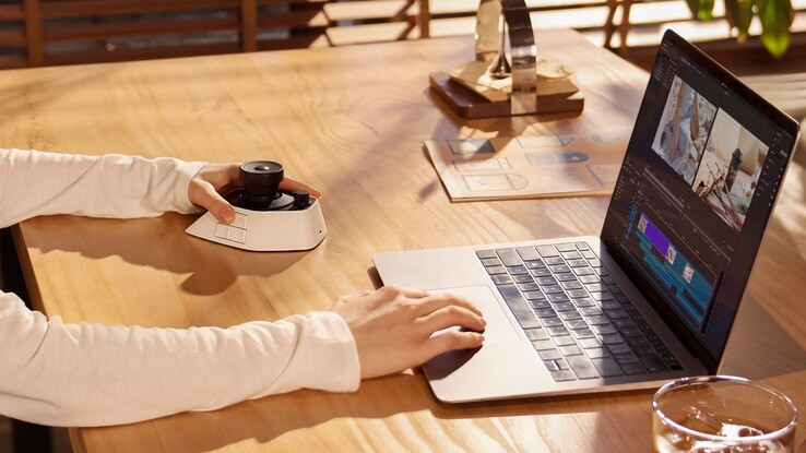 La consola de edición XPPen Pilot Pro ayuda a los editores de vídeo a trabajar de forma más eficaz.