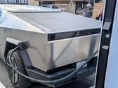 Cybertruck en V4 Supercharger (imagen: Mardak/TMC)