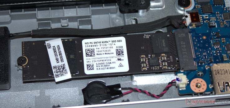 Una unidad SSD PCIe 4 sirve como unidad del sistema.