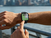 El Watch Hyper cuenta con un sistema GPS de doble banda. En la imagen: el reloj inteligente con un mapa en la pantalla.