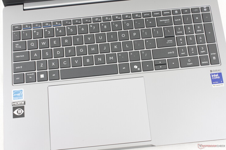 Los portátiles ExpertBook destacan por sus líneas de contraste de color en las teclas F1 a F4