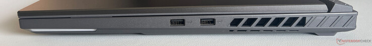 Derecha: 2x USB-A 3.2 Gen.2 (10 GBit/s)