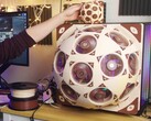 El Noctua SuperDome integra 15 ventiladores en el panel lateral de un PC para juegos.