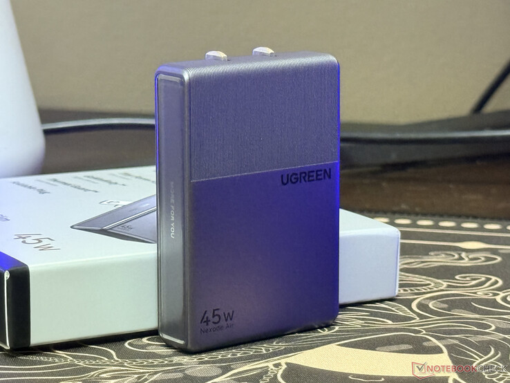 El cargador Ugreen Nexode Air 45W Slim, además de su embalaje minimalista