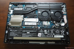 Espacio para la expansión: Interior del Victus 15. (Fuente de la imagen: Notebookcheck)