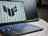 Los ASUS TUF Gaming A14 y A16 disponen de espacio para dos SSD. (Fuente: Alex Waetzel para Notebookcheck)