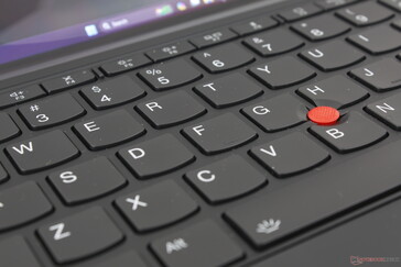 La respuesta de las teclas es uniforme pero no tan firme como la de un teclado típico de portátil ThinkPad