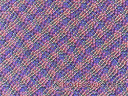 El panel OLED mate lamentablemente no es tan nítido como la mayoría de los paneles OLED que tienden a ser brillantes