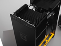 La caja MonsterLabo Beast tiene el ~50% de su volumen lleno de disipadores y heatpipes. (Fuente de la imagen: Optimum Tech)