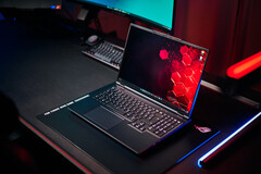 XMG Neo 16 A25 (fuente de la imagen: Notebookcheck)