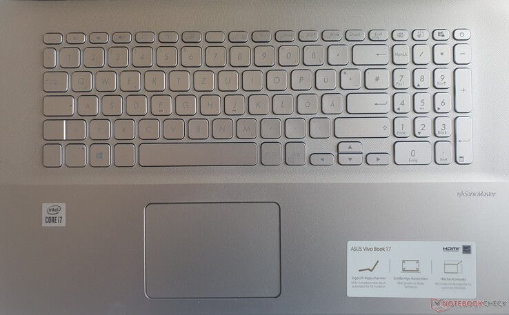 Asus VivoBook 17: Las etiquetas de las teclas son difíciles de leer (gris sobre plata)