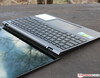 ASUS ZenBook 14X OLED: la tapa se abre hasta 180 grados