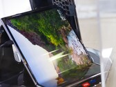 Este es nuestro primer vistazo a la tableta triflexible de TCL