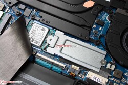 La memoria RAM está soldada, pero el SSD M.2 2280 y el módulo Wi-Fi M.2 2230 se pueden sustituir.