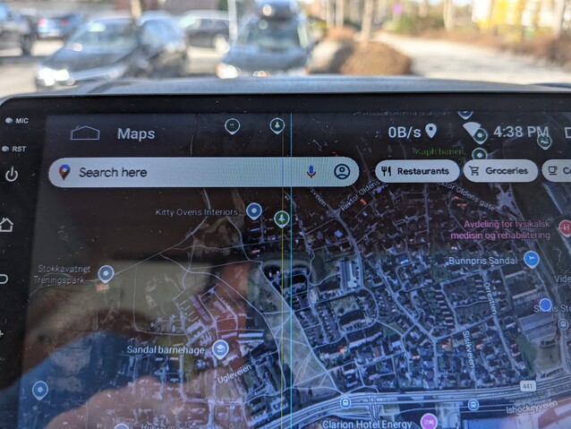 A 720p la pantalla nunca fue gran cosa, pero después de unos 4 años de uso empezaron a aparecer líneas verticales.