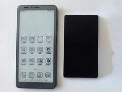 El Hisense A10 saldrá a la venta en China el 28 de agosto. En la imagen: el teléfono junto a su pantalla desmontable.