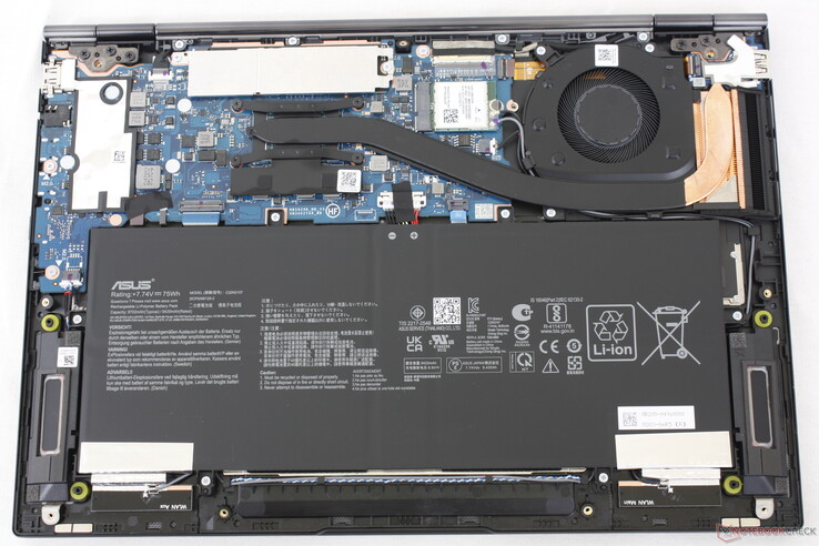 ZenBook 14 UM3402 interior