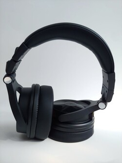 Auriculares Studio Max 1 para DJ. (Fuente de la imagen: Notebookcheck)