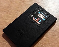 La pantalla secundaria del Unihertz Titan 2 se vuelve mucho más versátil con Pebblehertz.
