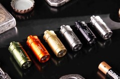 La linterna Tank007 E25 EDC está disponible en seis colores.