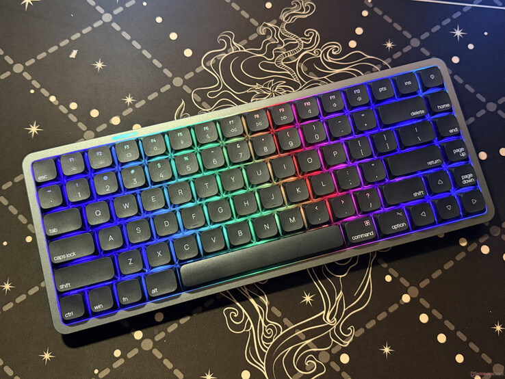 El Akko Air 01 con las luces RGB encendidas