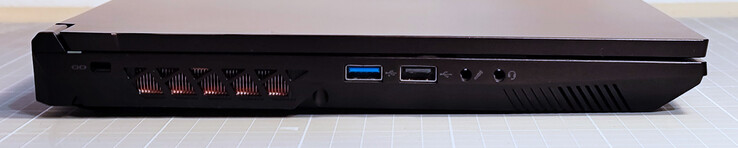 Ranura de seguridad Kensington, USB tipo A 3.2 Gen1, USB tipo A 2.0, entrada de micrófono, conector combinado de 3,5 mm