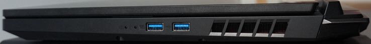Puertos derechos: 2 x USB-A (10 Gbit/s)