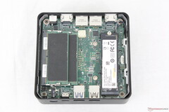 El Cubi NUC 3MG es uno de los mini PC más pequeños que admite hasta 128 GB de memoria extraíble