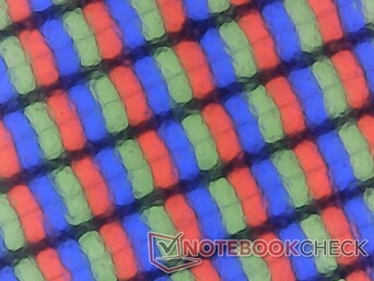 La superposición mate es ligeramente más granulada que una alternativa brillante