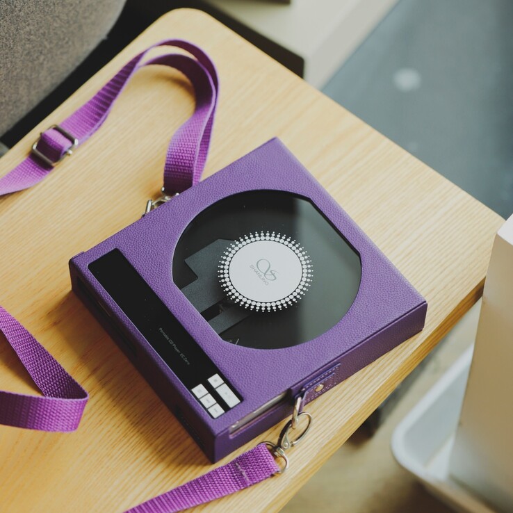 La funda de transporte opcional de cuero PU para el reproductor de CD portátil Shanling EC Zero AKM. (Fuente de la imagen: Shanling)