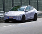 El Tesla Model Y Performance de 2026 en el circuito de Nürburgring. (Fuente de la imagen: CarSpy/YT)