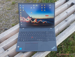 El Lenovo ThinkPad T16 G2 (21HH003AGE), muestra de revisión proporcionada por: