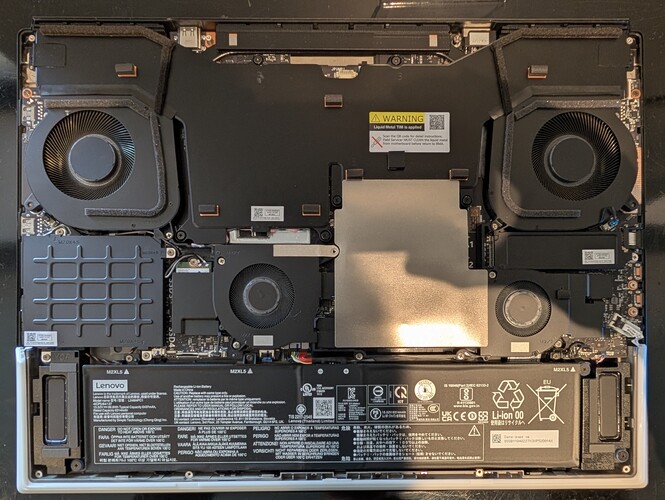 Internos del Lenovo Legion 9i (fuente de la imagen: Notebookcheck)