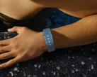 La nueva banda de fitness Halo de Rogbid (en la imagen) viene con cuatro correas intercambiables de nailon y silicona de varios colores. (Fuente de la imagen: Rogbid)