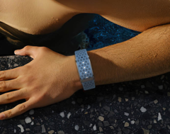 La nueva banda de fitness Halo de Rogbid (en la imagen) viene con cuatro correas intercambiables de nailon y silicona de varios colores. (Fuente de la imagen: Rogbid)