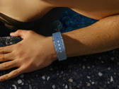 La nueva banda de fitness Halo de Rogbid (en la imagen) viene con cuatro correas intercambiables de nailon y silicona de varios colores. (Fuente de la imagen: Rogbid)