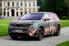 Gigante disfrazado: El Skoda Peaq es el nuevo buque insignia eléctrico, que compite en el segmento superior gracias a su gran batería de 91 kWh y una potencia de hasta 220 kW.