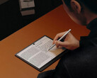 El Huawei MatePad Paper es un cruce entre una tableta y un E-Reader. (Fuente de la imagen: Huawei)