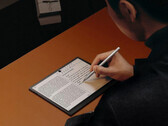 El Huawei MatePad Paper es un cruce entre una tableta y un E-Reader. (Fuente de la imagen: Huawei)