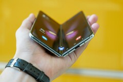 Es posible que el Galaxy Z Fold 8 (que no aparece en la imagen) no esté tan «libre de pliegues» como se anuncia.