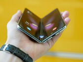 Es posible que el Galaxy Z Fold 8 (que no aparece en la imagen) no esté tan «libre de pliegues» como se anuncia.