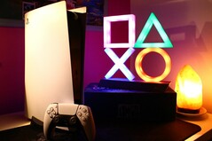 Una imagen de una consola digital PS5