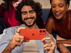 El Motorola Moto G06 Power cuenta con una batería de 7.000 mAh. En la imagen: una foto promocional del teléfono. (Fuente de la imagen: Lenovo)